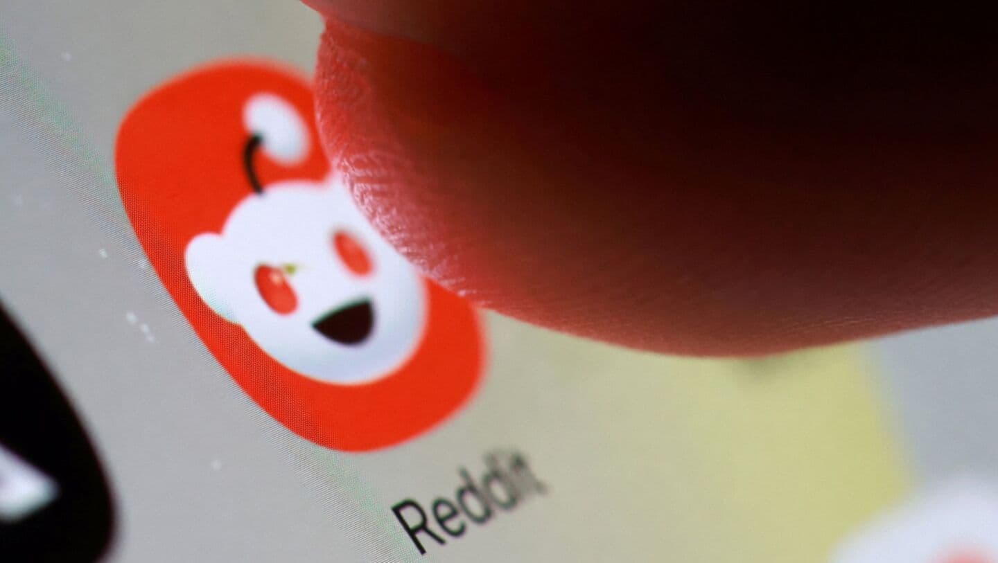 Reddit faces global outage