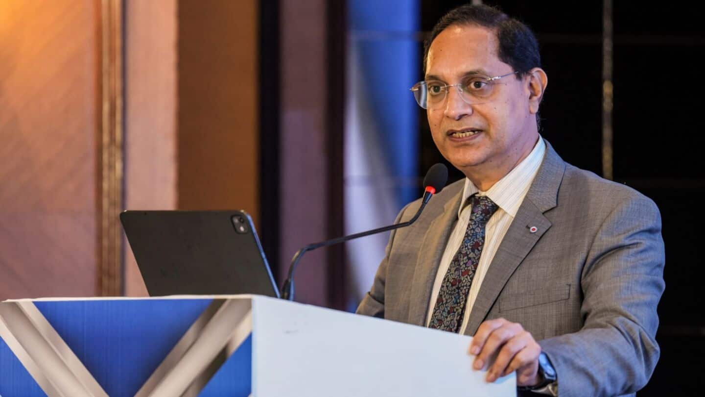 Don't trust finfluencers blindly, warns SEBI chief