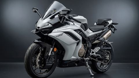 CFMoto 500SR debuts with 499cc engine, quickshifter, and TFT dash