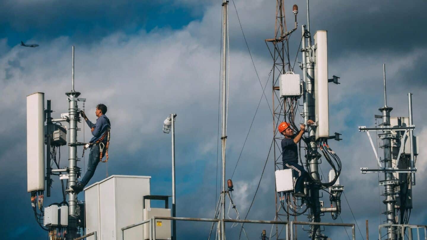 Airtel, Vi get relief in ₹3,300cr spectrum charge case