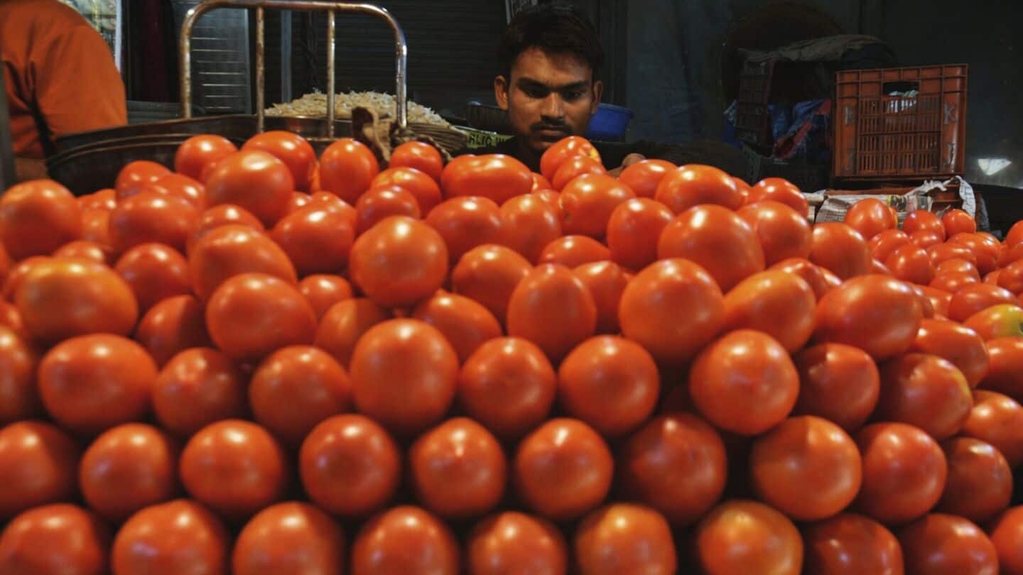 Centre plans subsidized tomato sales as prices hit ₹92/kg