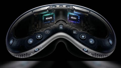 Apple Vision Pro used in cataract surgery for first time