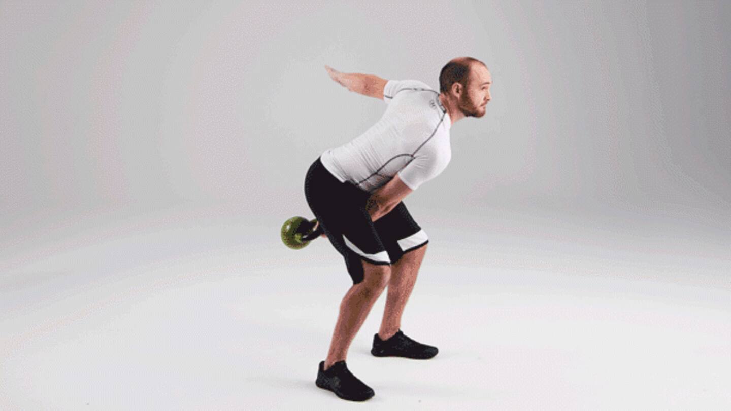 One-arm kettlebell clean works the entire body One-arm kettlebell clean works the entire body