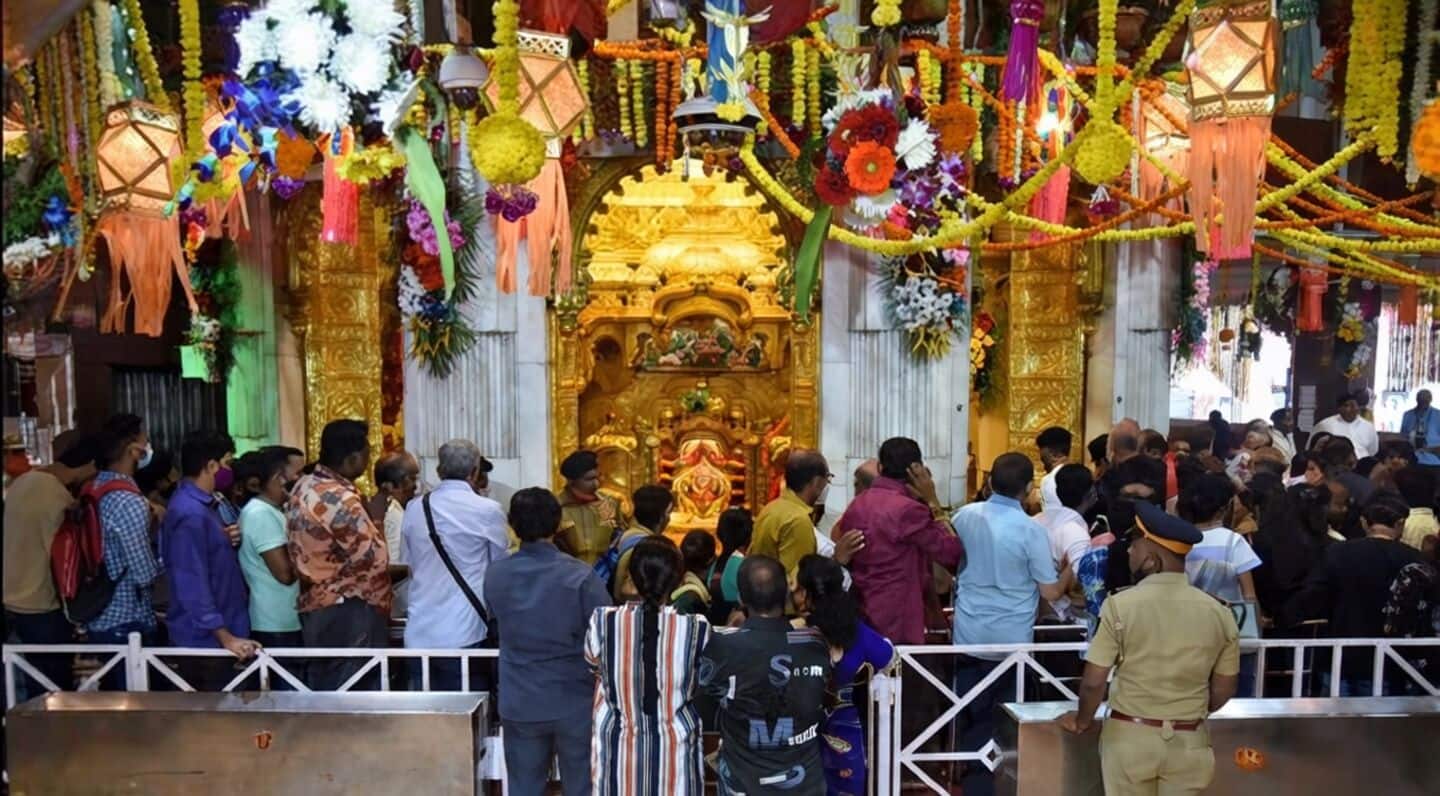 Mumbai: Siddhivinayak Temple staff caught stealing cash from donation boxes