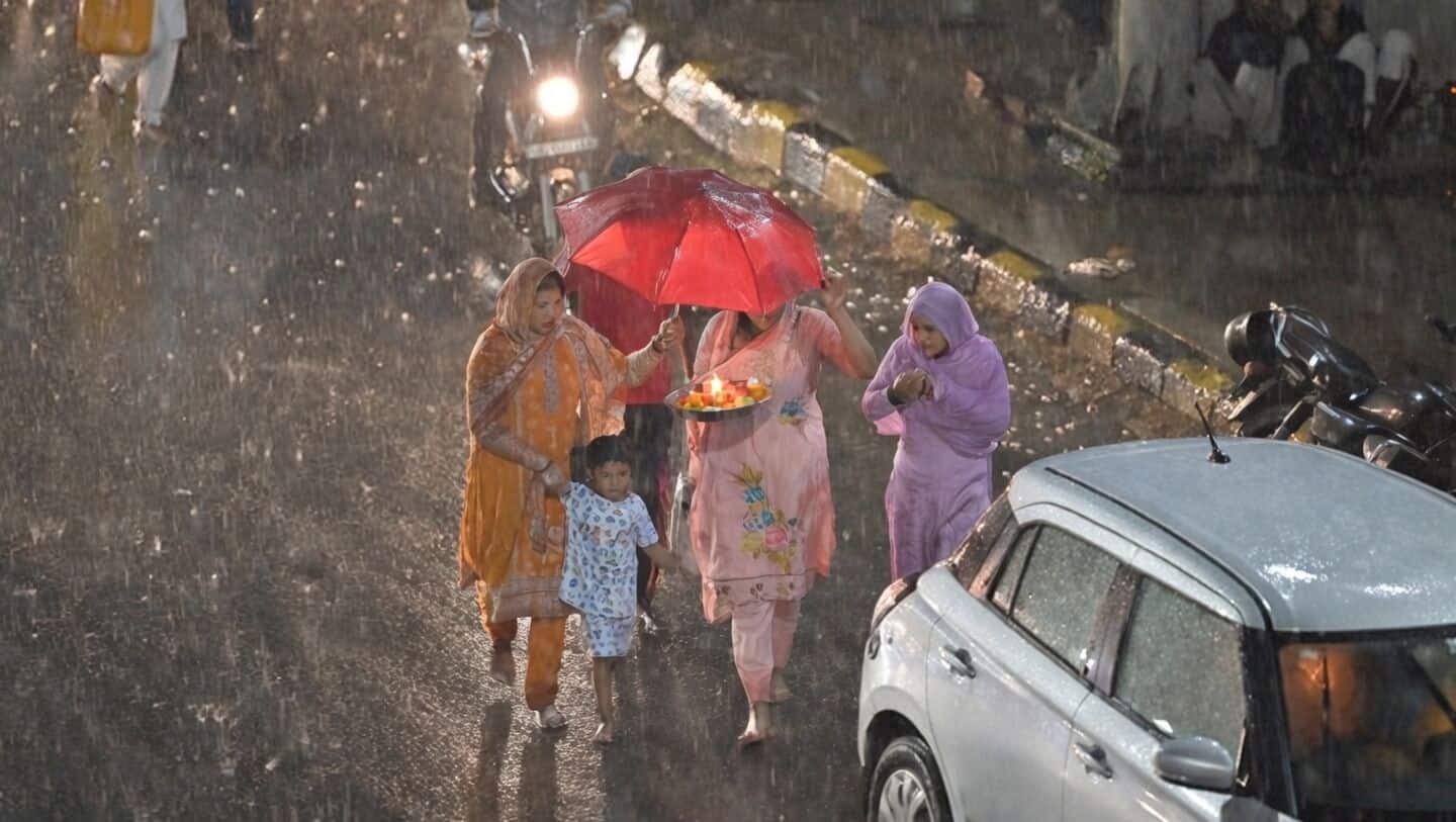 Thunderstorms, rain in Delhi; yellow alert issued