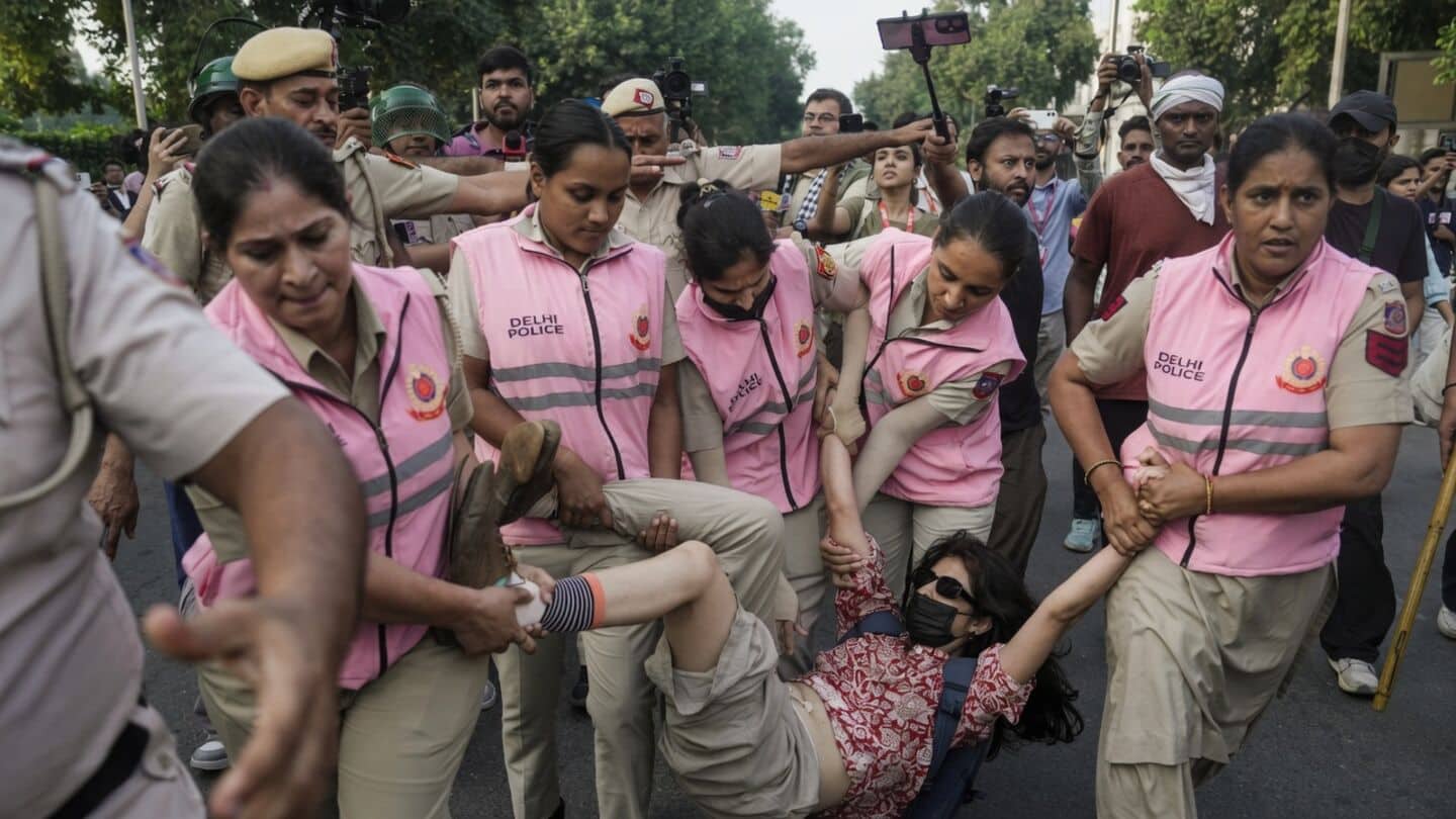 Delhi Police detain over 1,500 at Jantar Mantar protesting irregularities