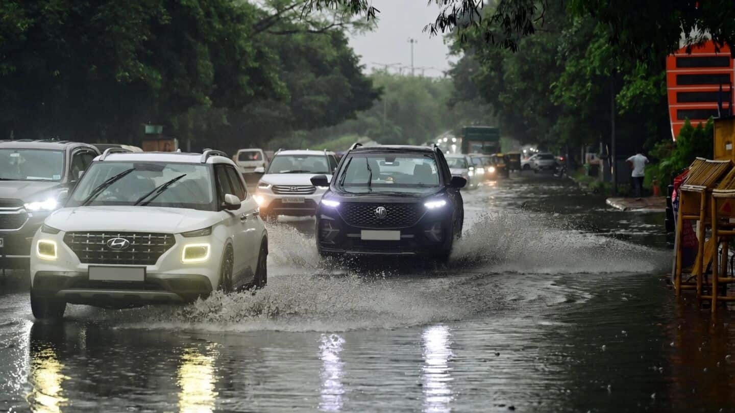 Monday heavy rains divert 15 flights, disrupt Delhi NCR, Jaipur