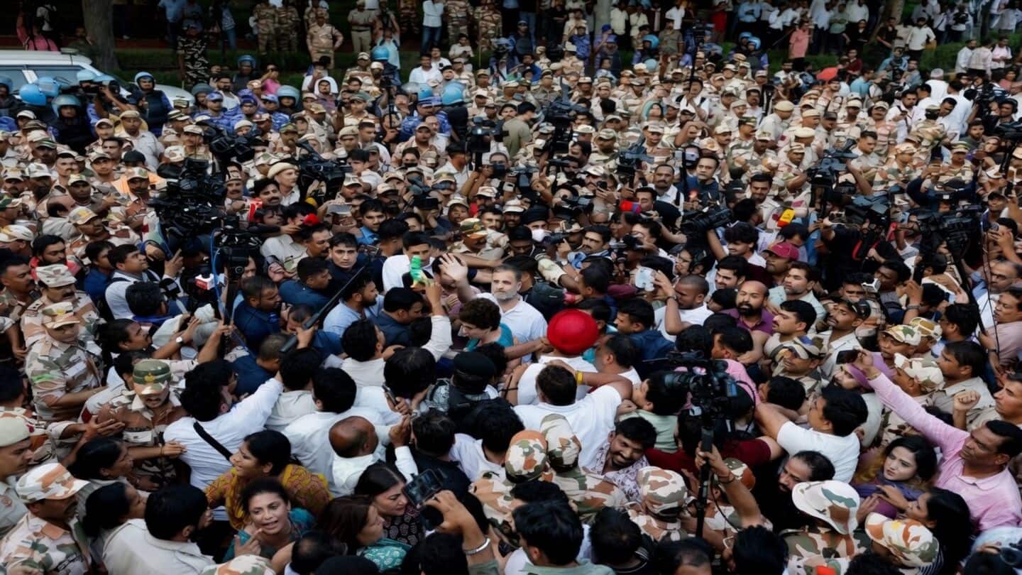 राहुल गांधी की हिरासत को लेकर दिल्ली पुलिस और CRPF के बीच 'अजब' तालमेल. क्यों फंसे सुरक्षा बल?