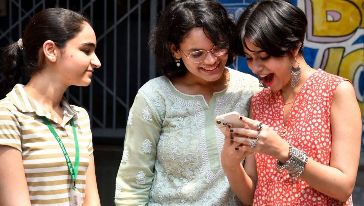 JEE एडवांस्ड में महिलाओं का ऐतिहासिक रिकॉर्ड: 10,000 से ज्यादा ने खोला IIT का द्वार