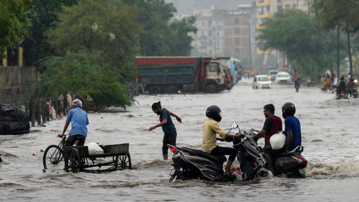 IMD says heavy rain in Mumbai, light rain in Delhi