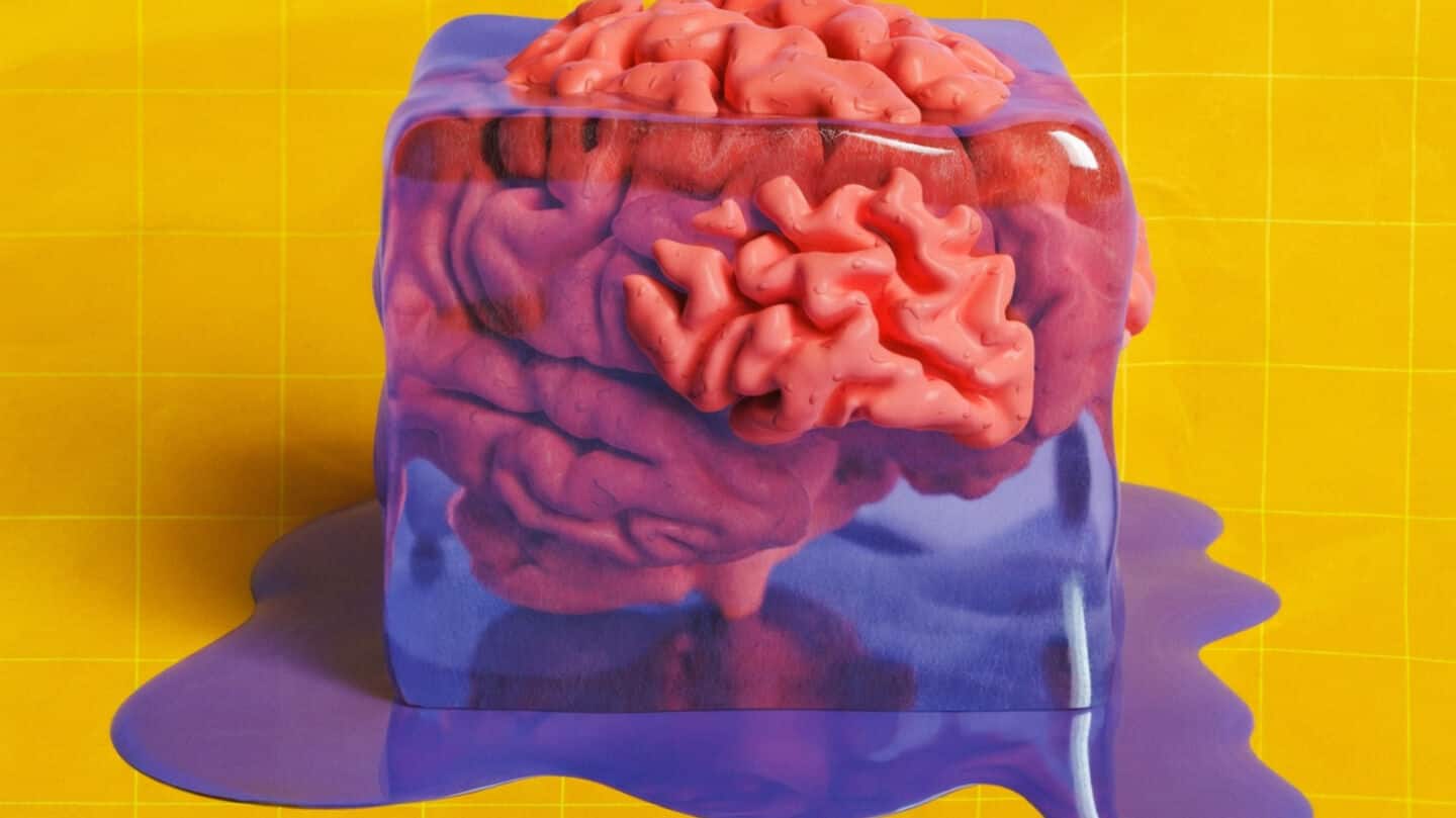 Greg Fahy studies L. Stephen Coles's frozen brain in Arizona