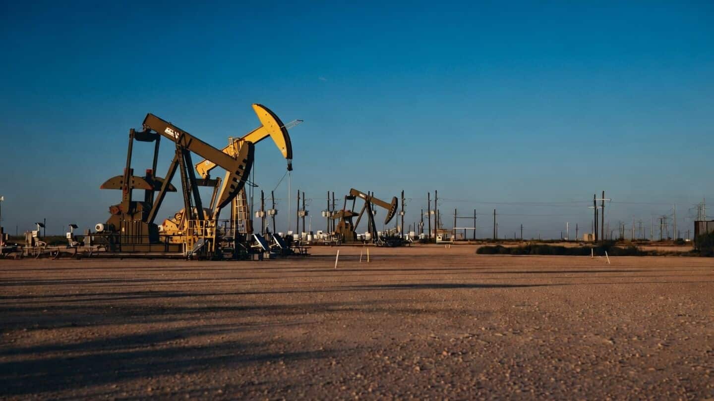 Oil climbs as Iran threatens retaliation and gold near $4,400