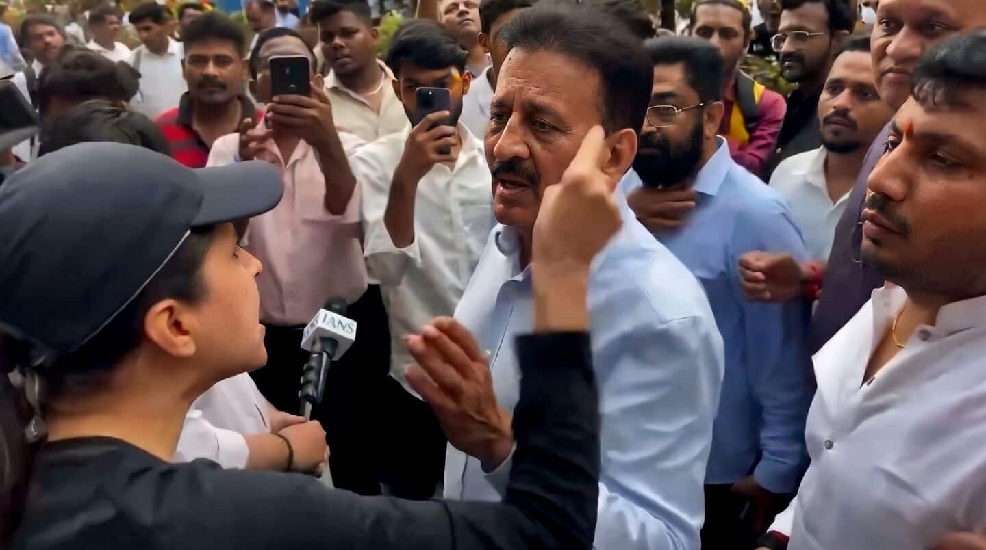 Teena Choudhry confronts Maharashtra minister Girish Mahajan after traffic jam