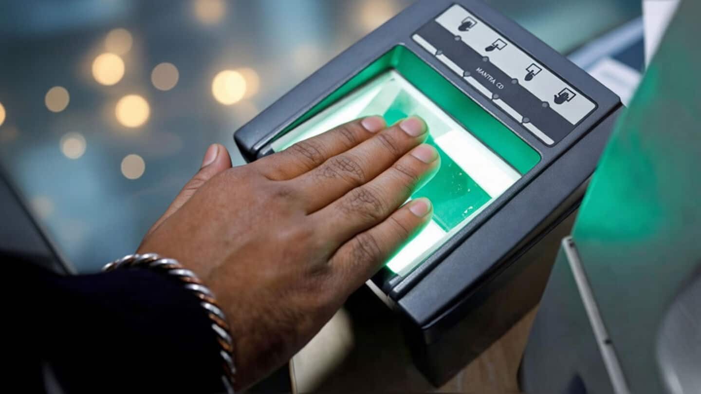 Government wants to pre-install 'Aadhaar' on all phones