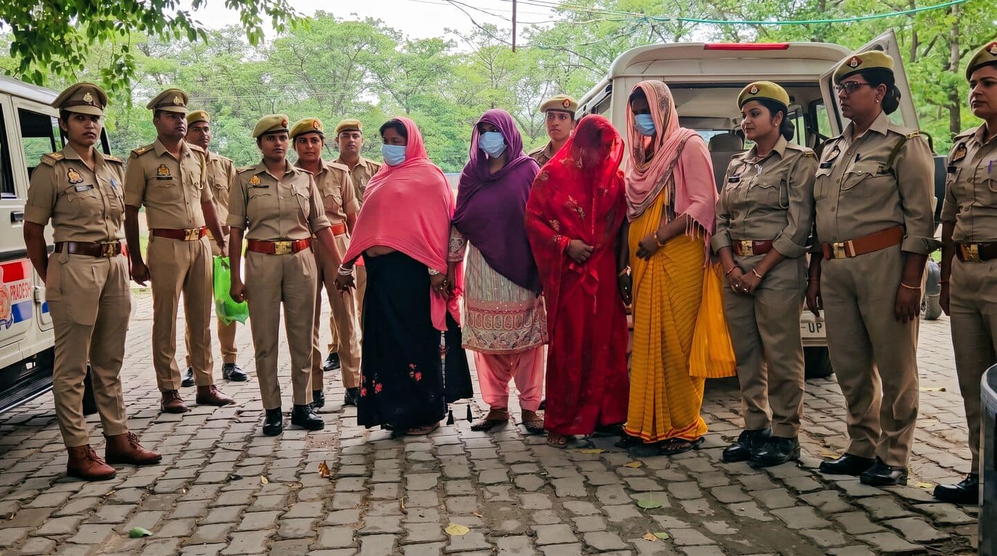 Maharajganj police recover cash and jewelry, arrest 4 women