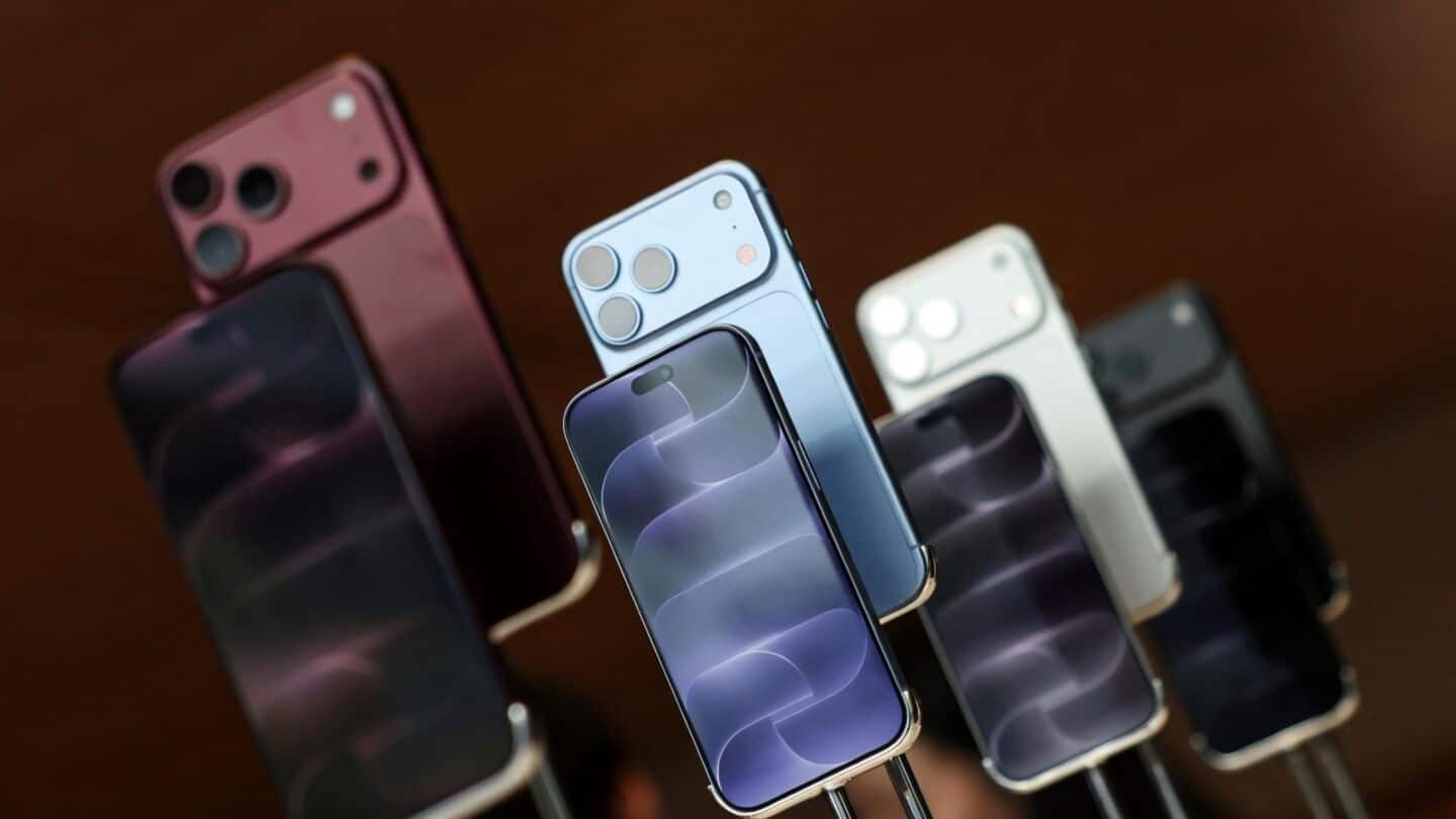 Global smartphone shipments fall 20% in 3rd quarter 2026