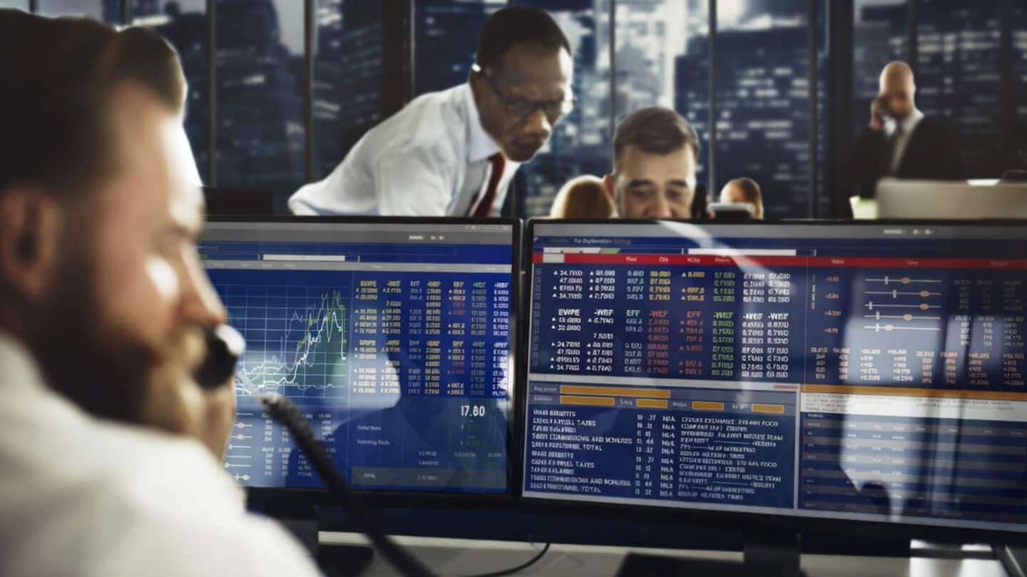 STOXX Europe 600 sets record on tech gains and earnings