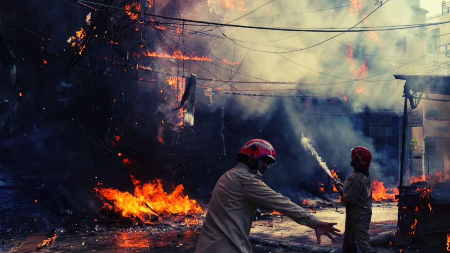 Supreme Court threatens contempt over Delhi hotel and Lucknow fires