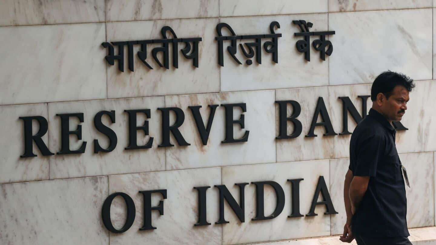 RBI asks HDFC Bank to explain 1L fines on executives