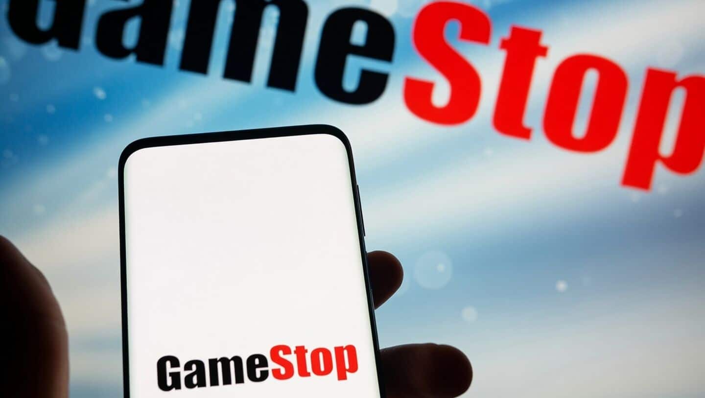 GameStop's revenue falls 14% as digital downloads replace physical games
