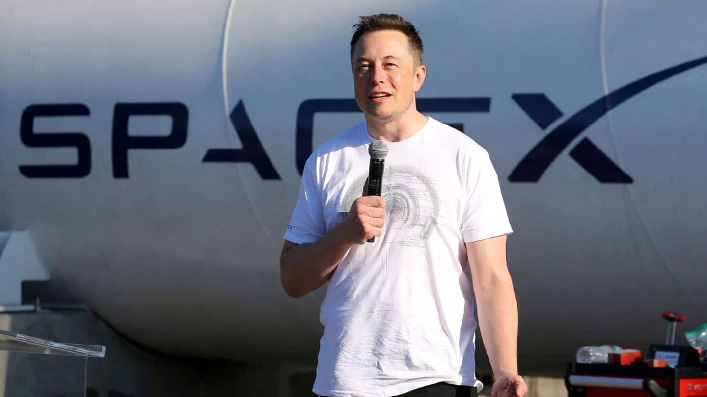 Elon Musk's fortune at $882.7 billion after SpaceX share dip