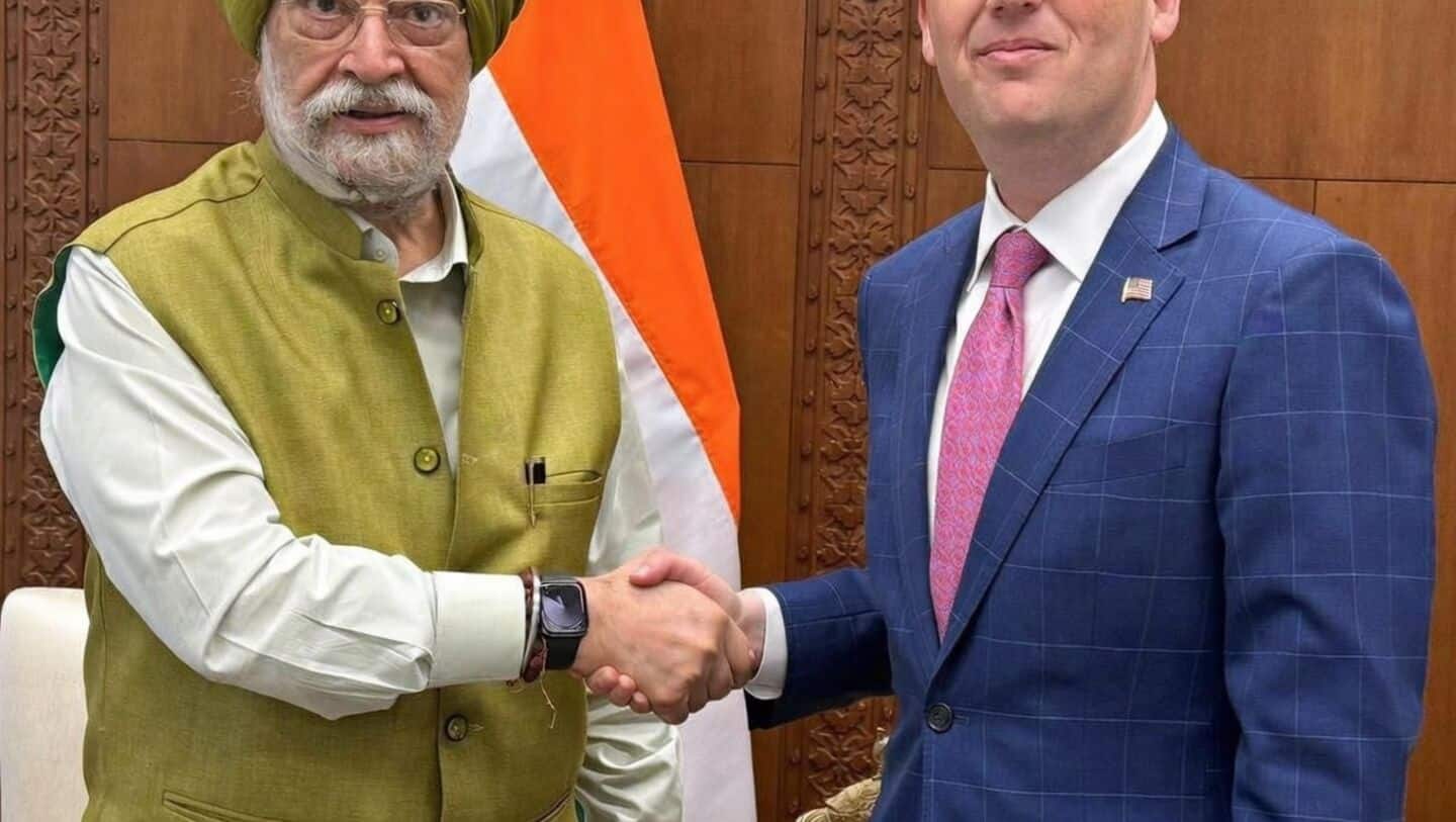 Sergio Gor and Hardeep Singh Puri discuss US energy imports