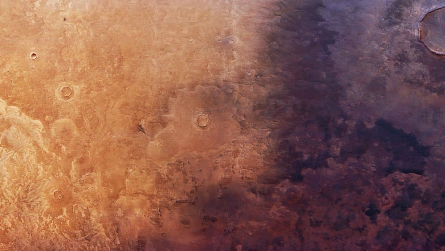 Mars Express spots ancient volcanic ash across Utopia Planitia plain