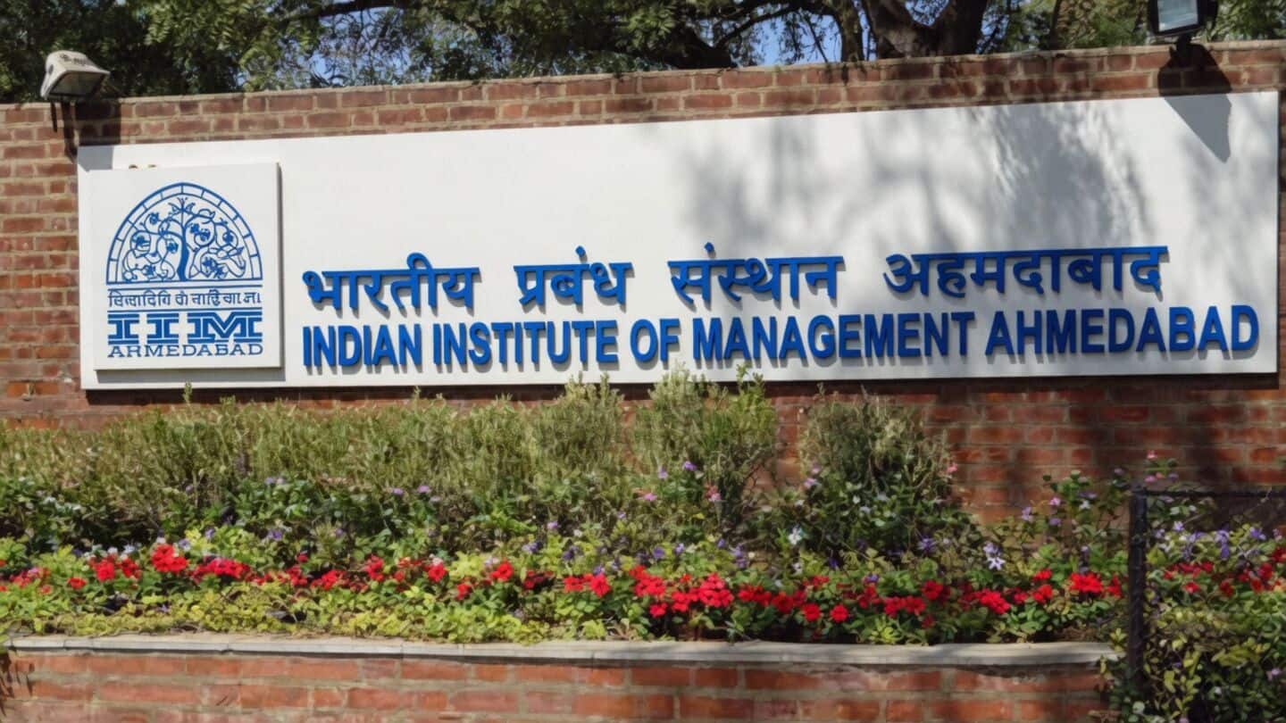 IIM Ahmedabad accepts applications for 2-year blended MBA BA&AI program