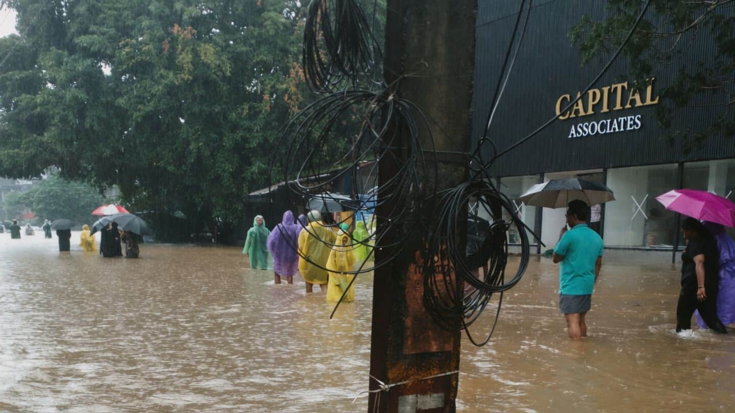 Nonstop rain floods Kozhikode as Engapuzha river overflows, families evacuated