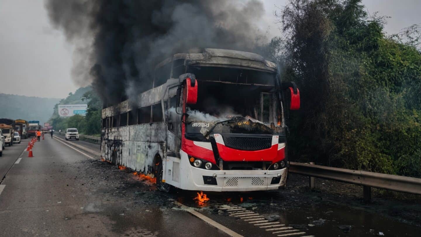 Driver rescues 14 after Udaipur-Pune bus fire on Mumbai-Pune Expressway