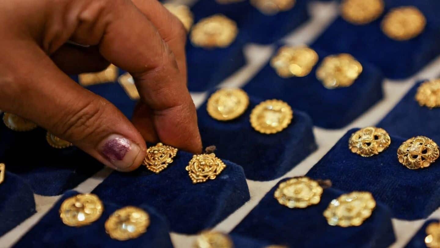 Indian government raises import tariffs, triggering record $207 gold discount