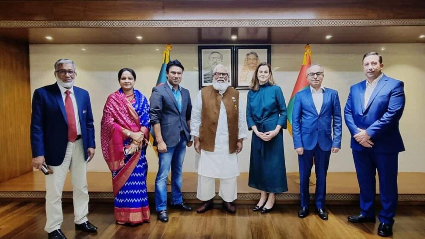 Bangladesh delegation joins Kolkata's Vijay Diwas celebrations