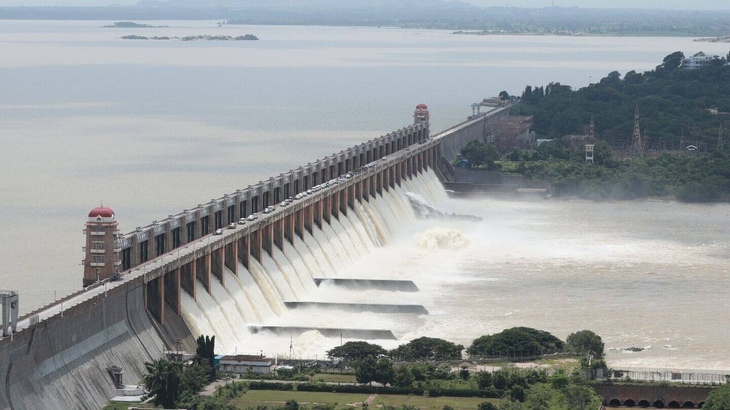 Tungabhadra dam gates malfunction, repairs on urgent priority
