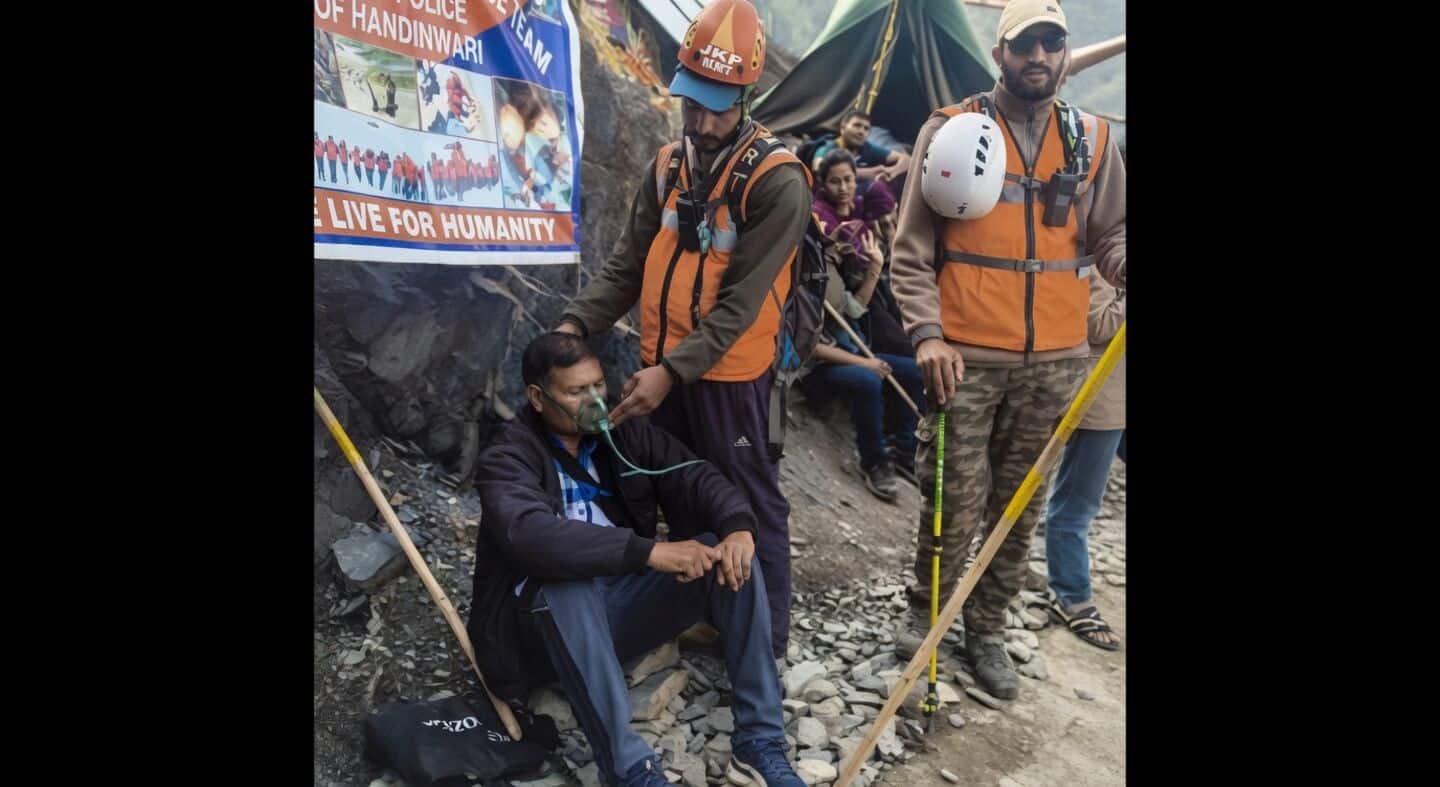 Six injured as Amarnath Yatra vehicle crashes near Jakhani