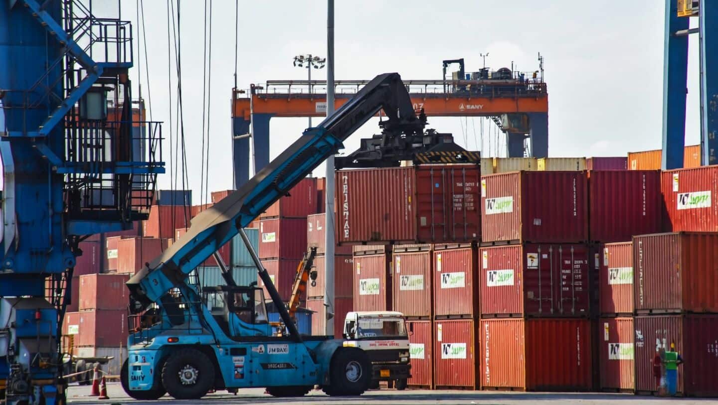 India's major ports moved 915 million tons, beat 2025-26 goal