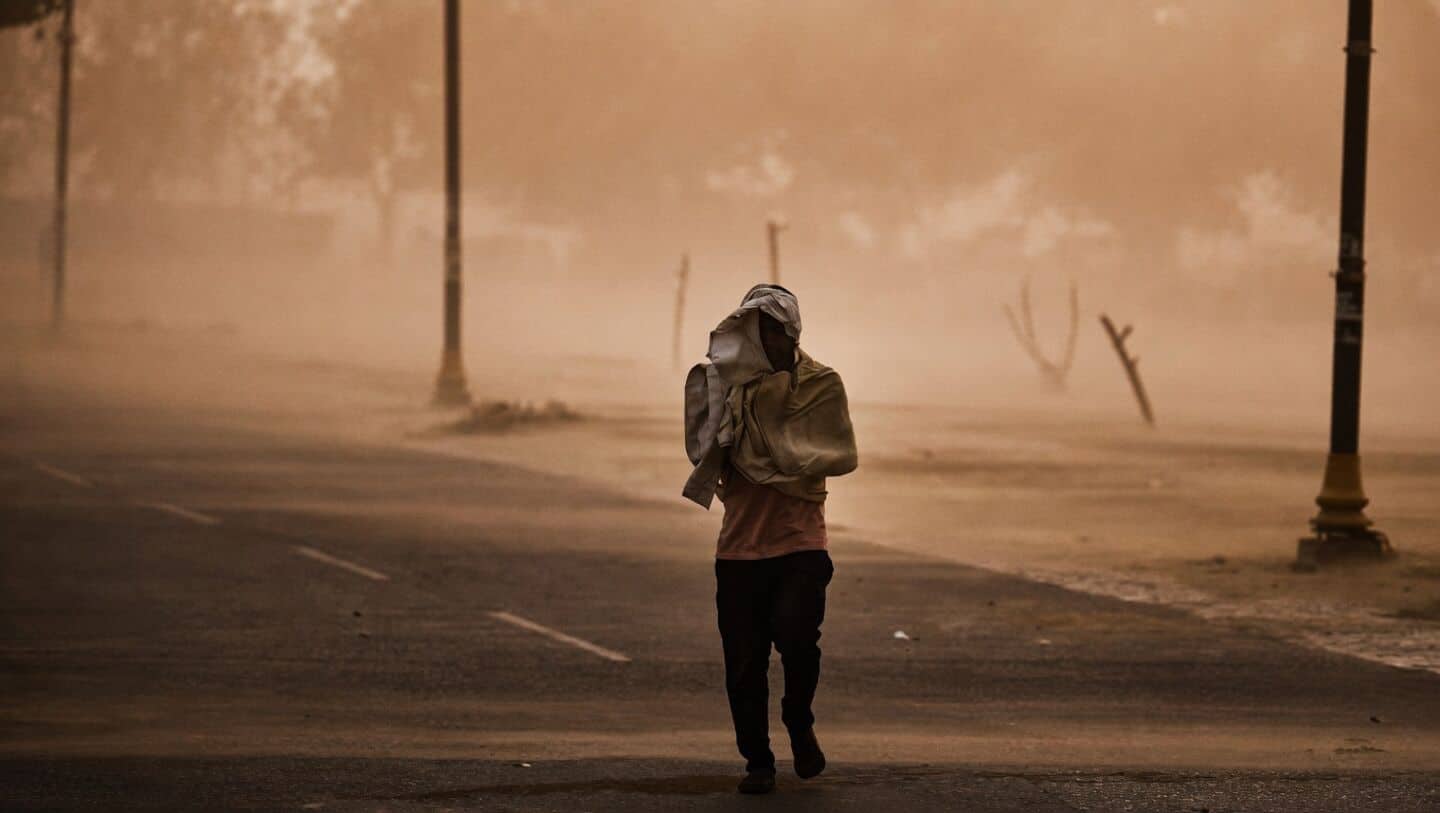 Dust storm and thunderstorms hit Delhi-NCR, temperatures drop rapidly