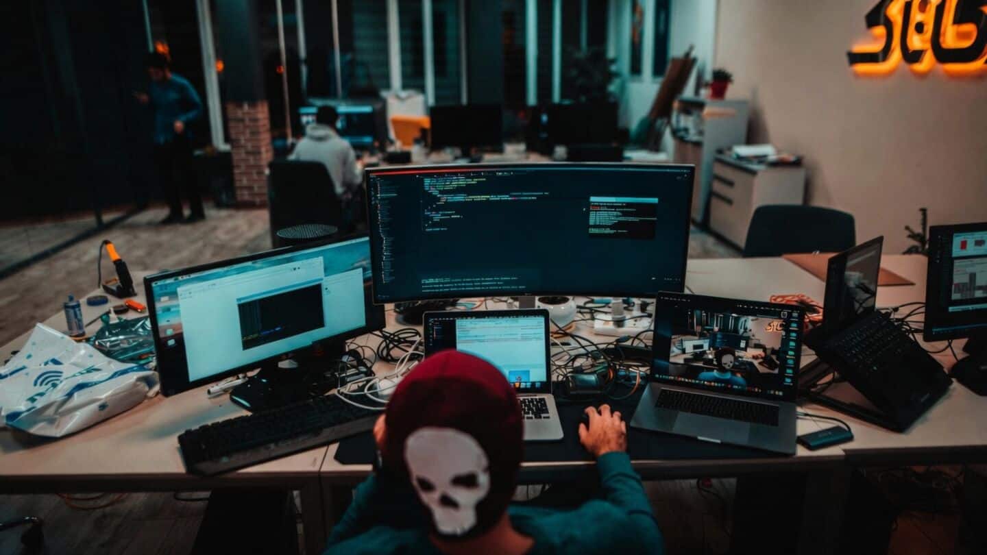 Scammer who stole nearly $5 million in bitcoin loses funds
