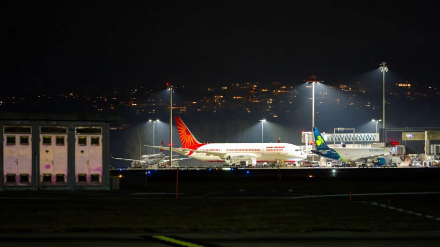 Air India pauses Mumbai takeoff after plane found on runway