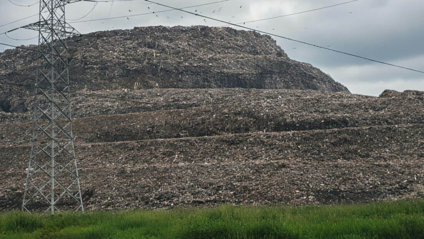 LG-led MCD review finds half of Delhi's daily waste landfill-bound