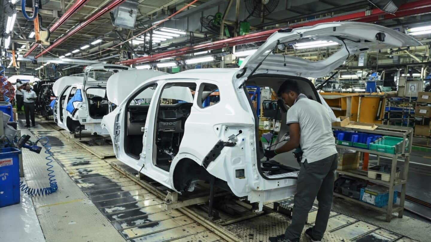 US manufacturing PMI rises to 55.7, highest since May 2022