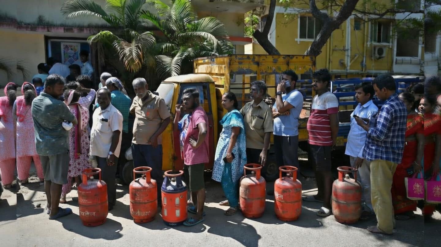LPG crisis: Chennai restaurants buy gas on black market