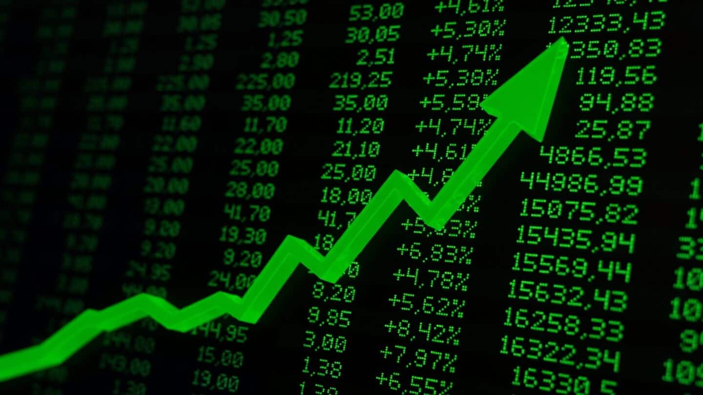 Sensex rebounds 500 points but indices remain negative at midday