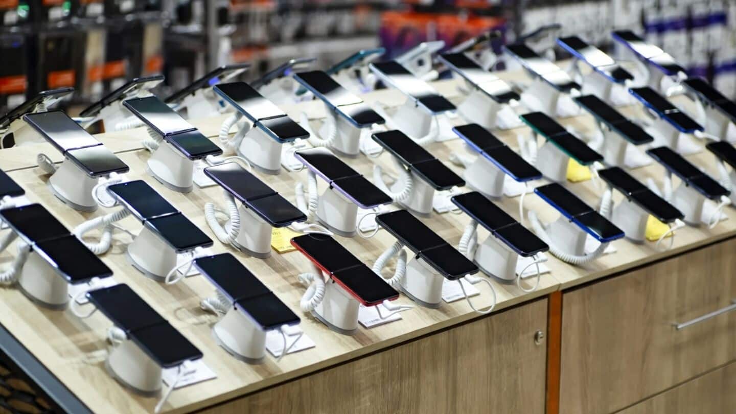 International Data Corp: Smartphone shipments plunge 22% in September quarter