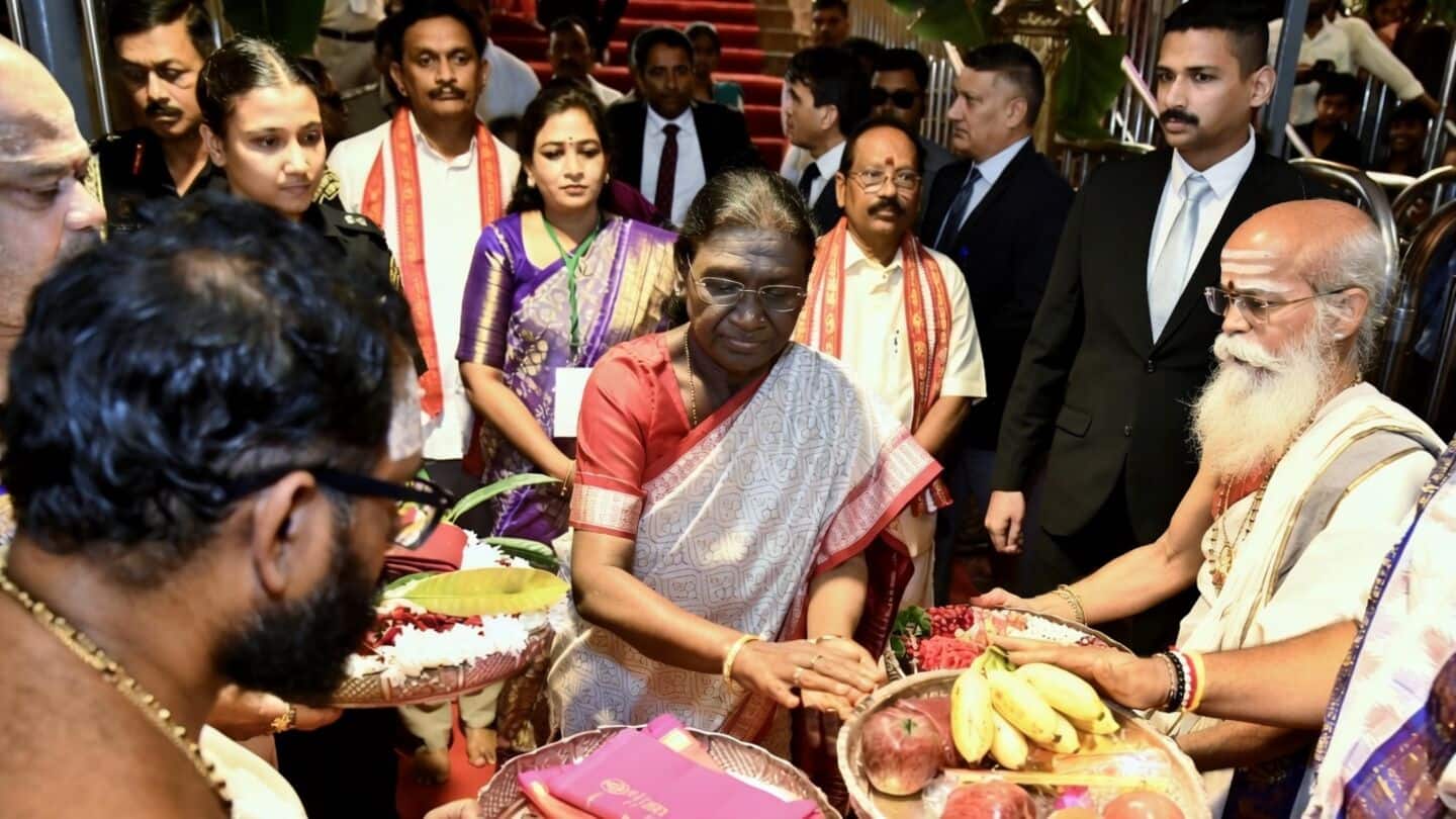 President Droupadi Murmu visits Durga Malleswara Swamy Temple in Vijayawada