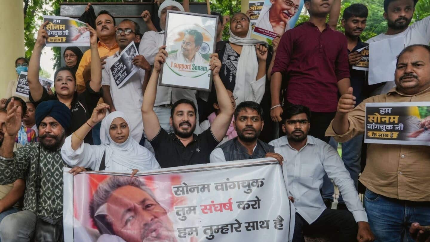 Students make Jantar Mantar art gallery protesting alleged exam leaks