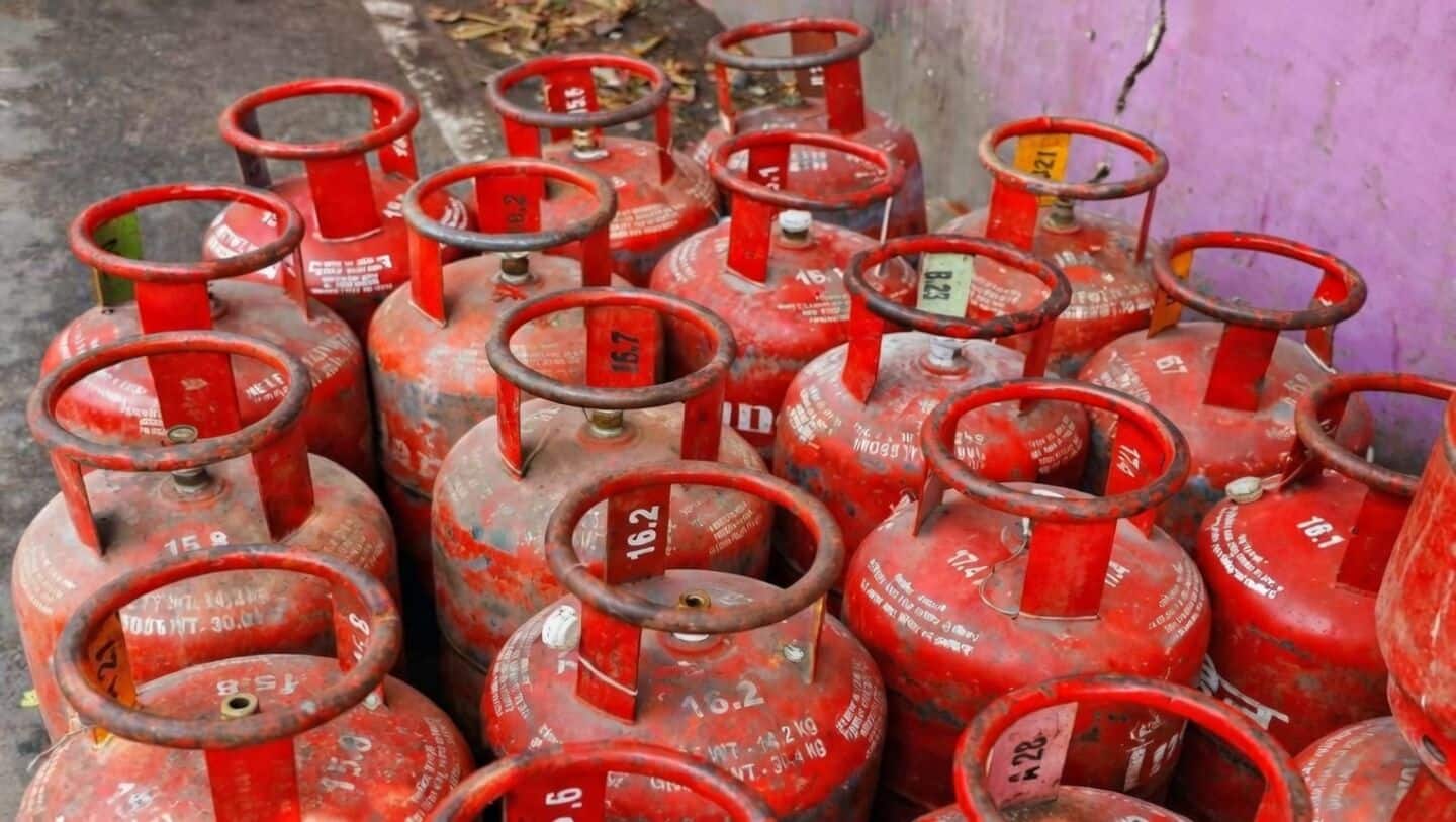 SP leader hoards 55 cylinders at home amid nationwide crisis