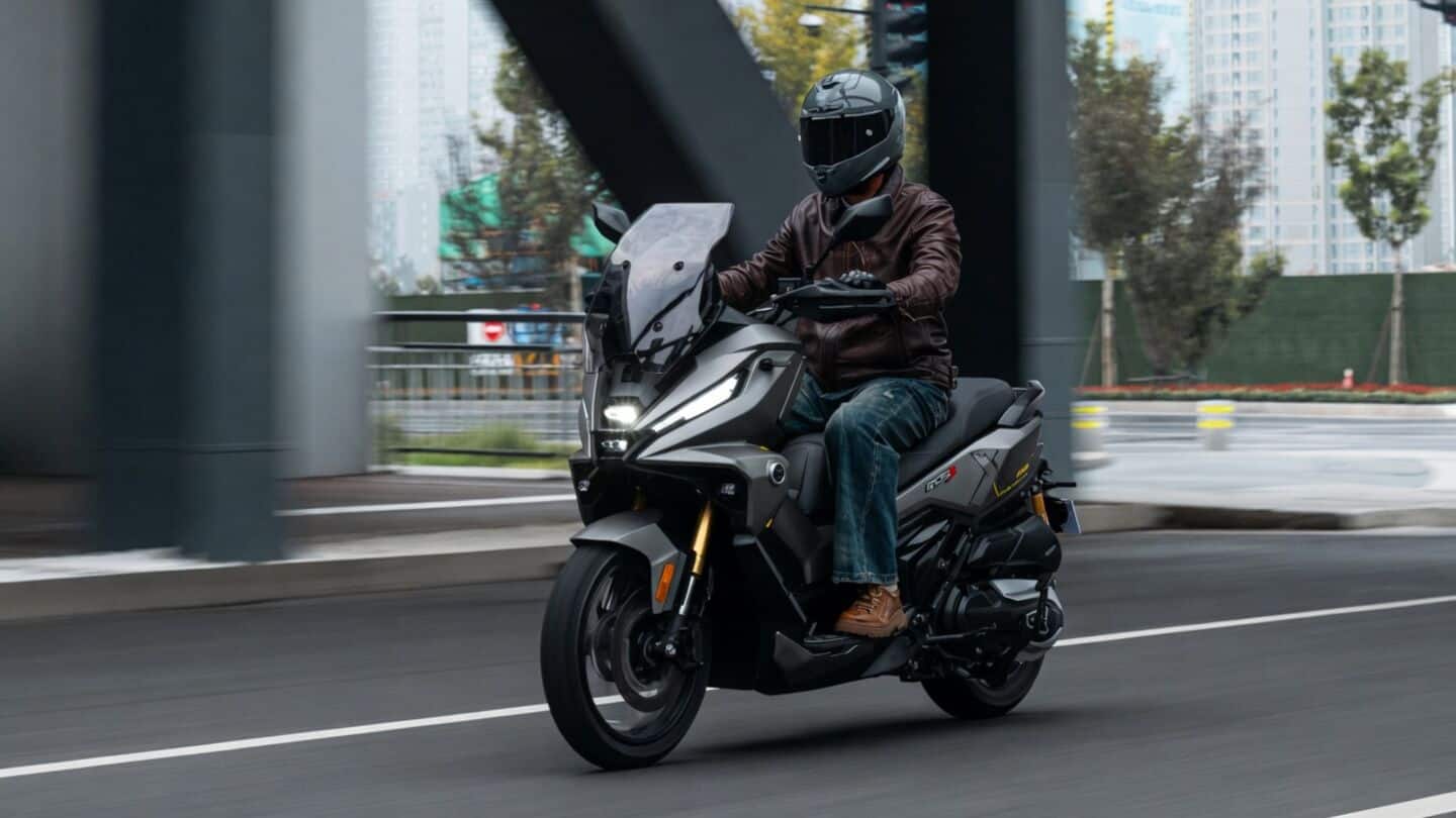 Voge SR450X appears on Voge Cyprus with 398 cc parallel-twin