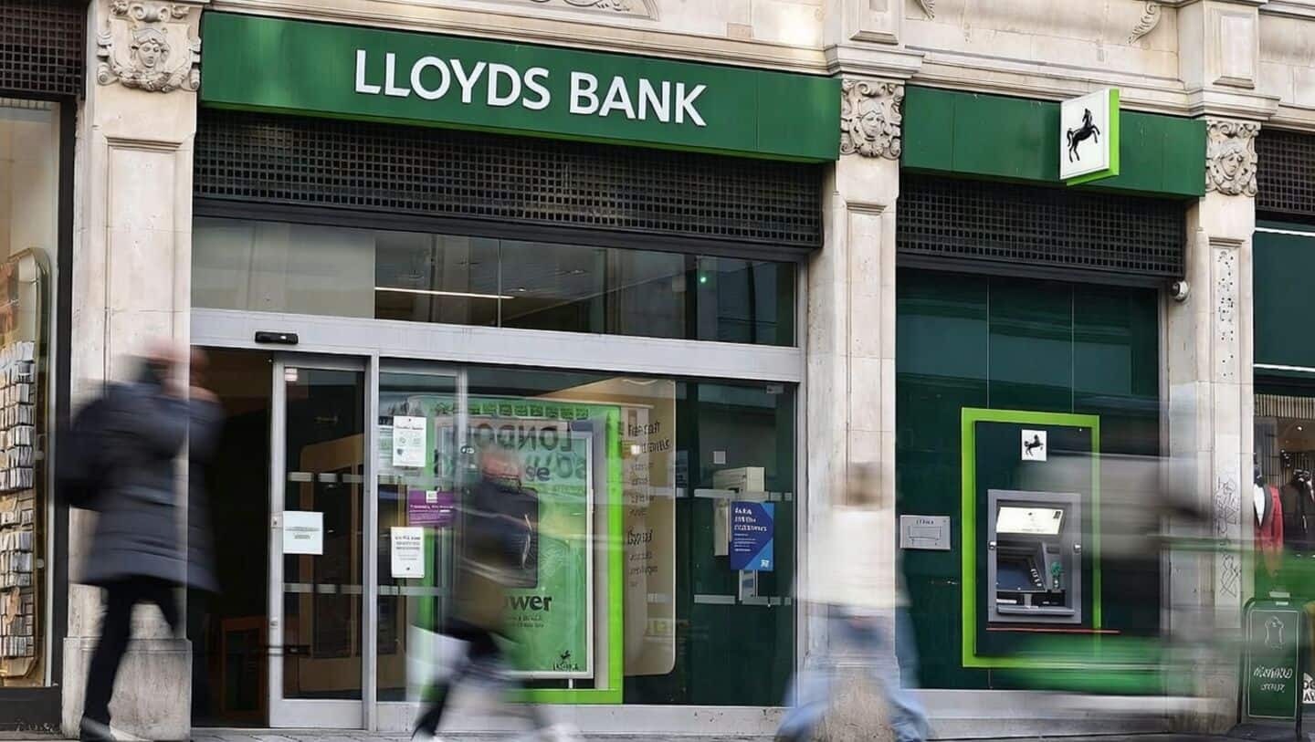 Lloyds Banking Group glitch exposes nearly 448,000 customers' private data