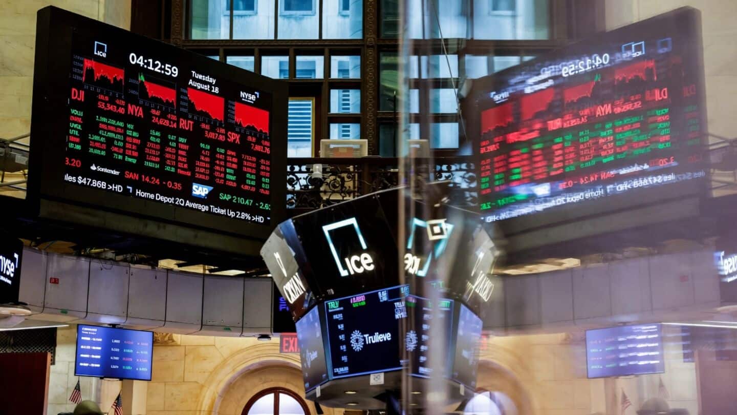 S&P 500 falls 1.1% amid AI worries and inflation