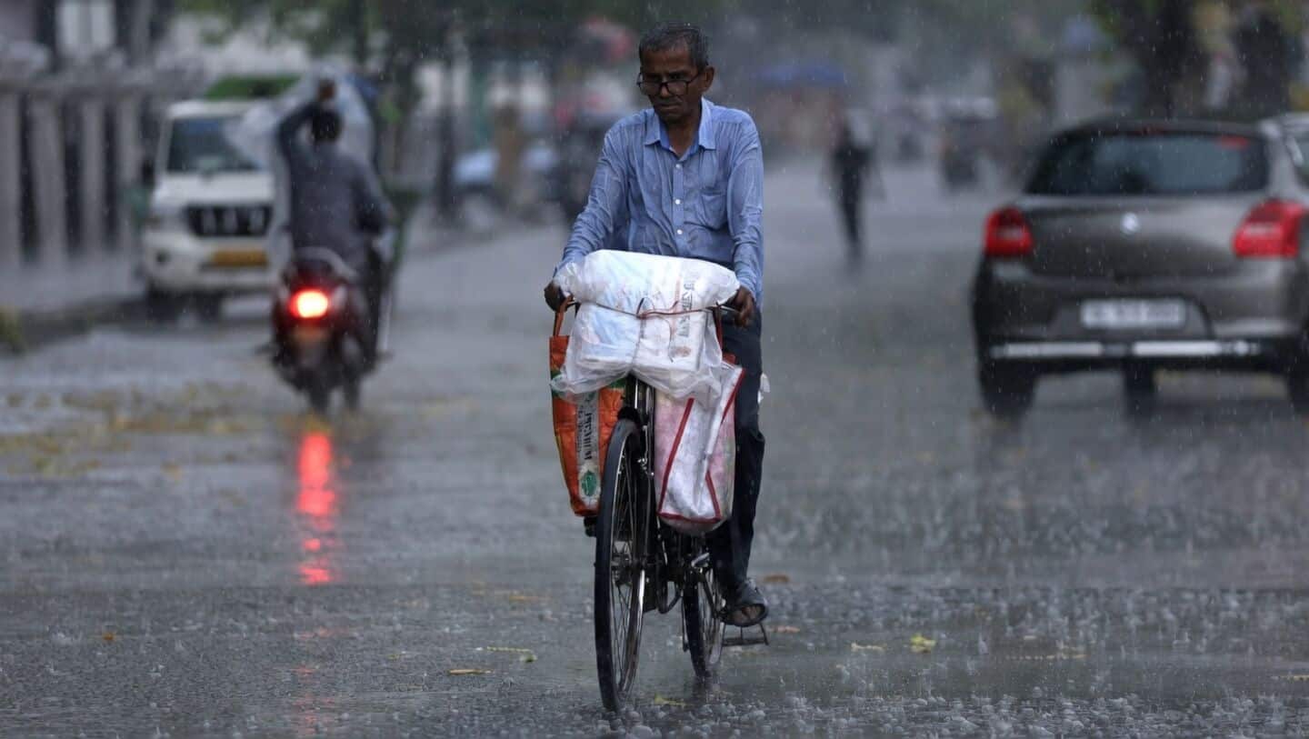 North India weather: Rain to let up; dense fog persists